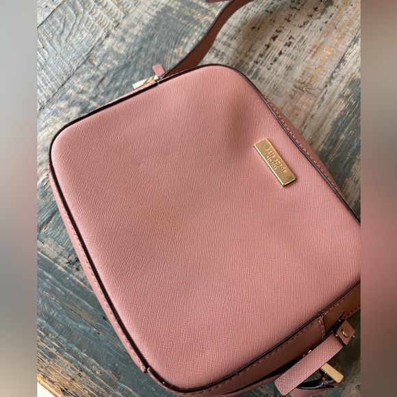 Kate Spade Cross Body Purse Gently Used 18” drop 8” wide 6” height 2.75” depth - Picture 2 of 12